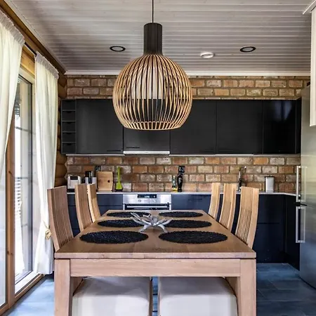 Marrikka, Tatil Evi Levi